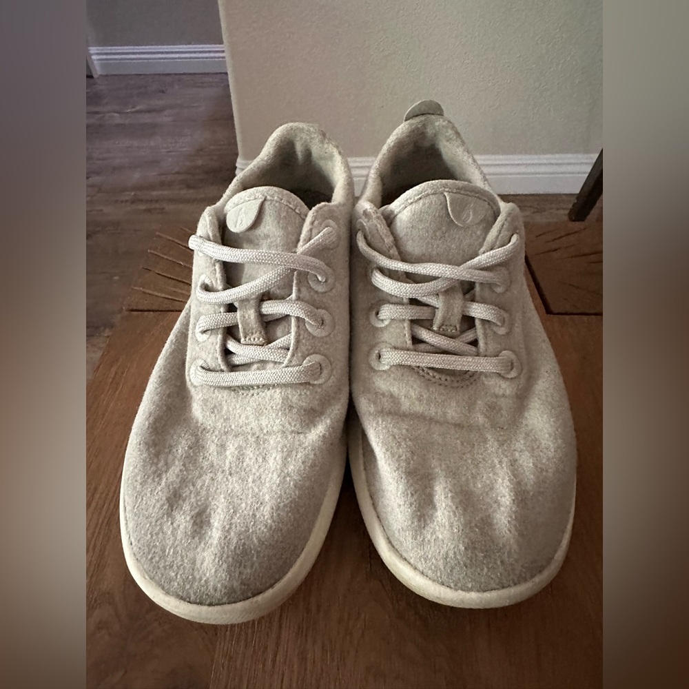 Allbirds wool runners size 7 womens light grey